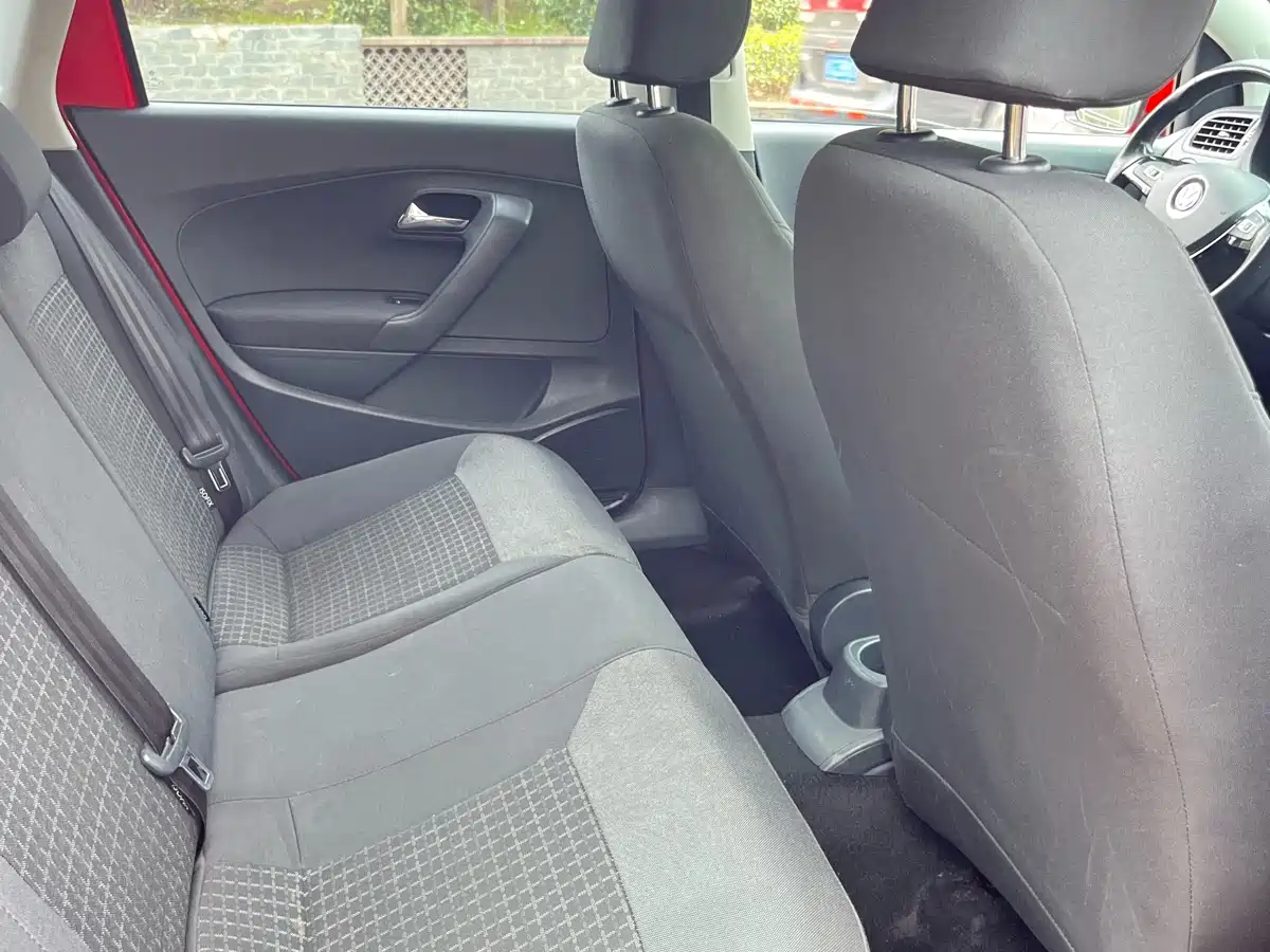 Volkswagen Polo 2016 1.6L Automatic Comfort фото 10
