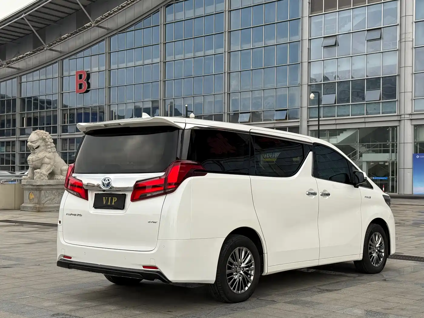 Toyota Alphard 2021 Hybrid 2.5L Luxury фото 7