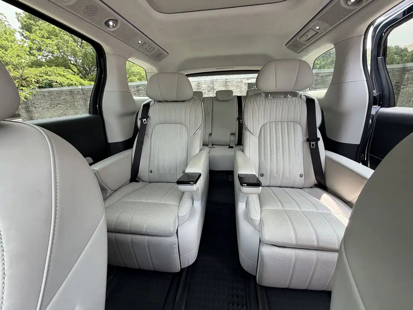 Voyah Auto Voyah Dreamer 2025 PHEV AWD Flagship Kunpeng Edition фото 12