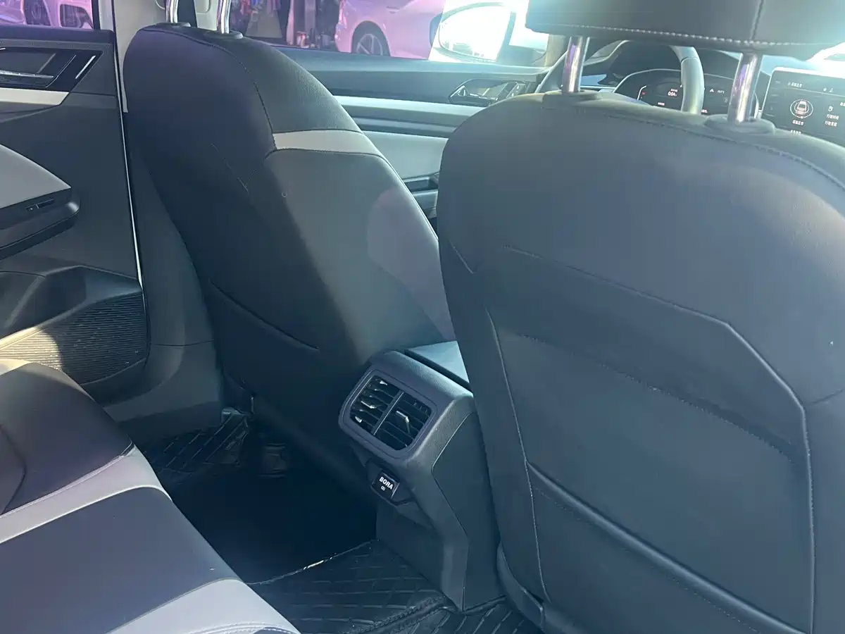Volkswagen Bora 2024 300TSI DSG Premium Ride Edition фото 16