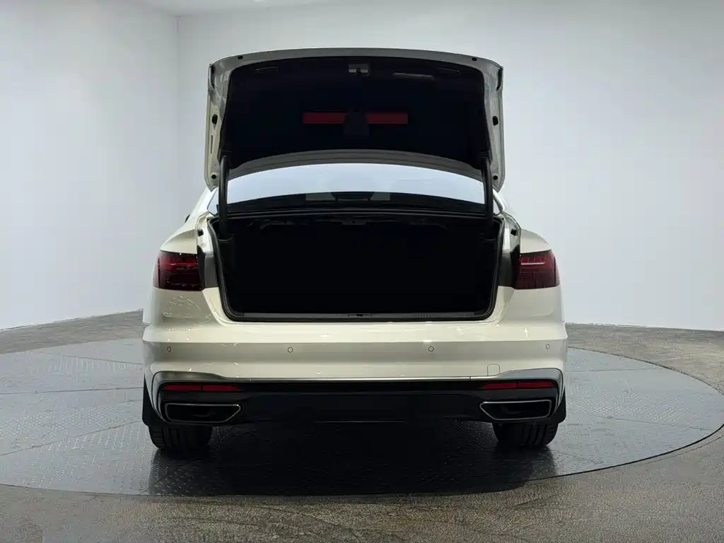 Photo 8 - Audi A4L