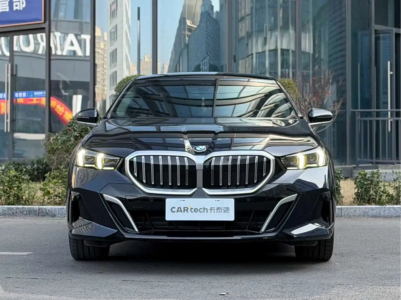 BMW 5 Series 2025 530Li Premium M Sport Package фото 3