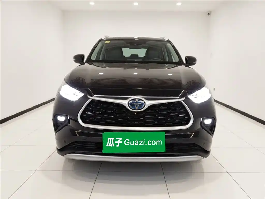 Toyota Highlander 2023 2.5L Smart Hybrid Dual Engine FWD Premium 7-Seater фото 3