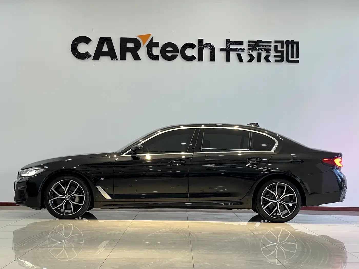BMW 5 Series 2022 Model Third Facelift 530Li Premium M Sport Package фото 5