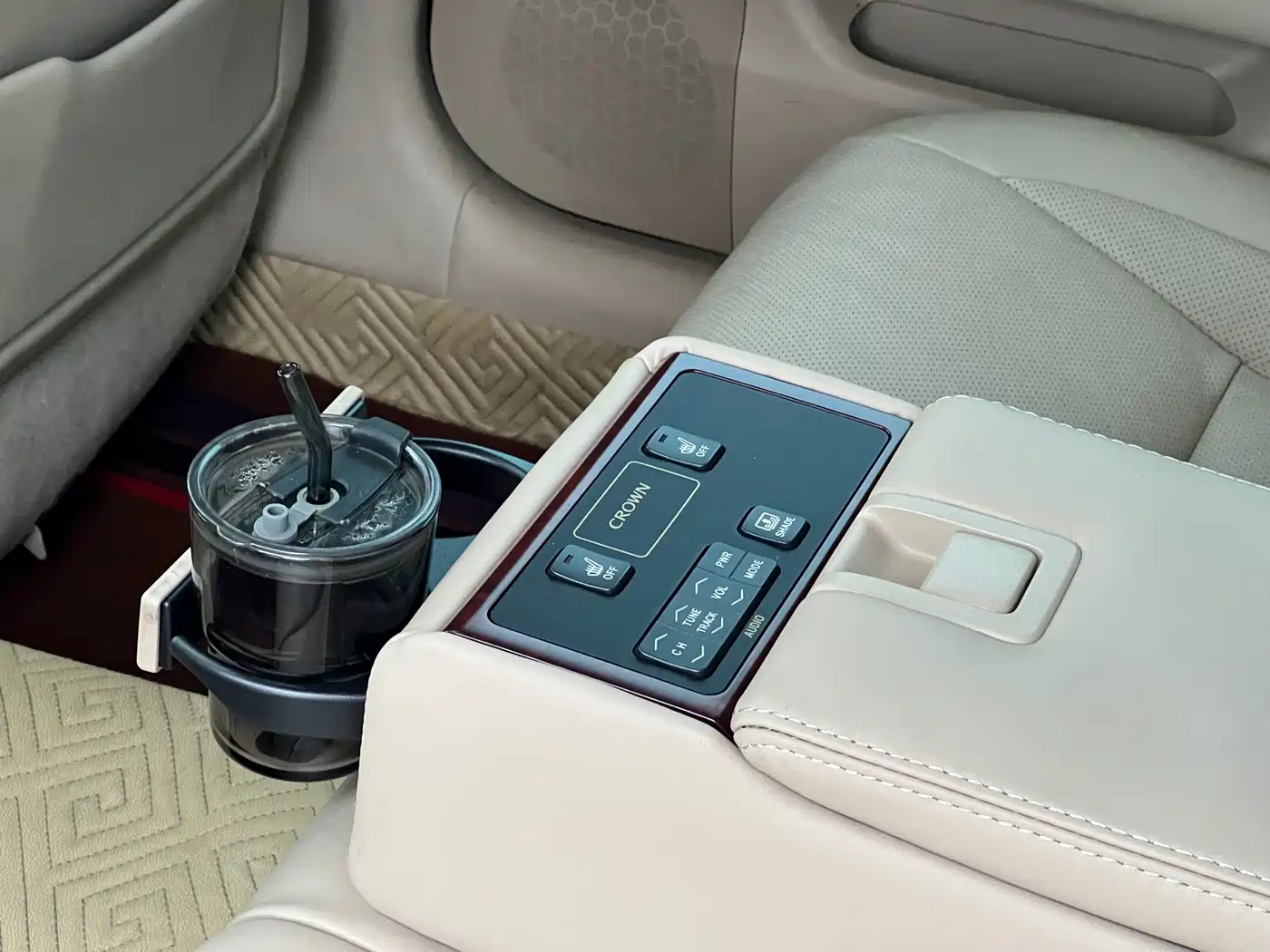 Toyota Crown 2011 2.5L Royal Leather Sunroof Special Edition фото 13