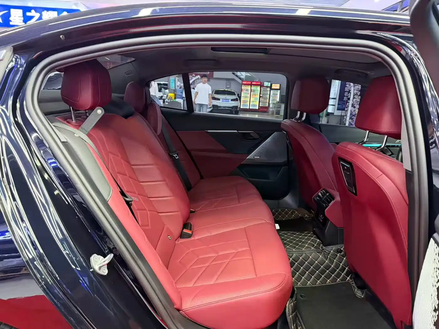 BMW 5 Series 2024 530Li Leading M Sport Package фото 15