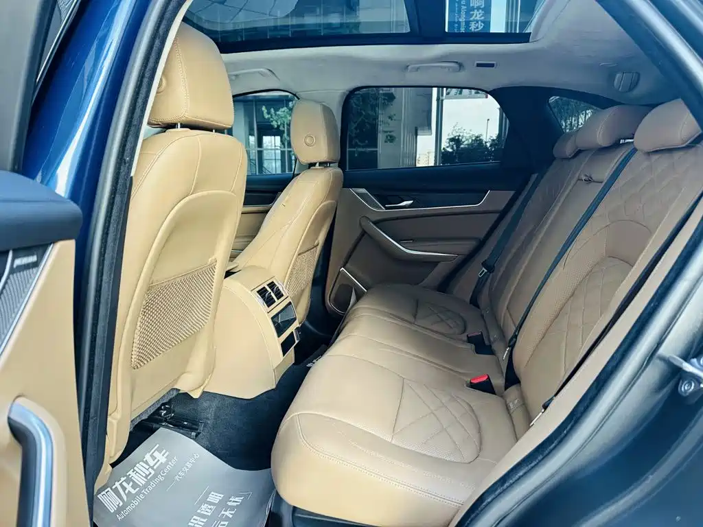 Фото 12 - Jaguar F-PACE