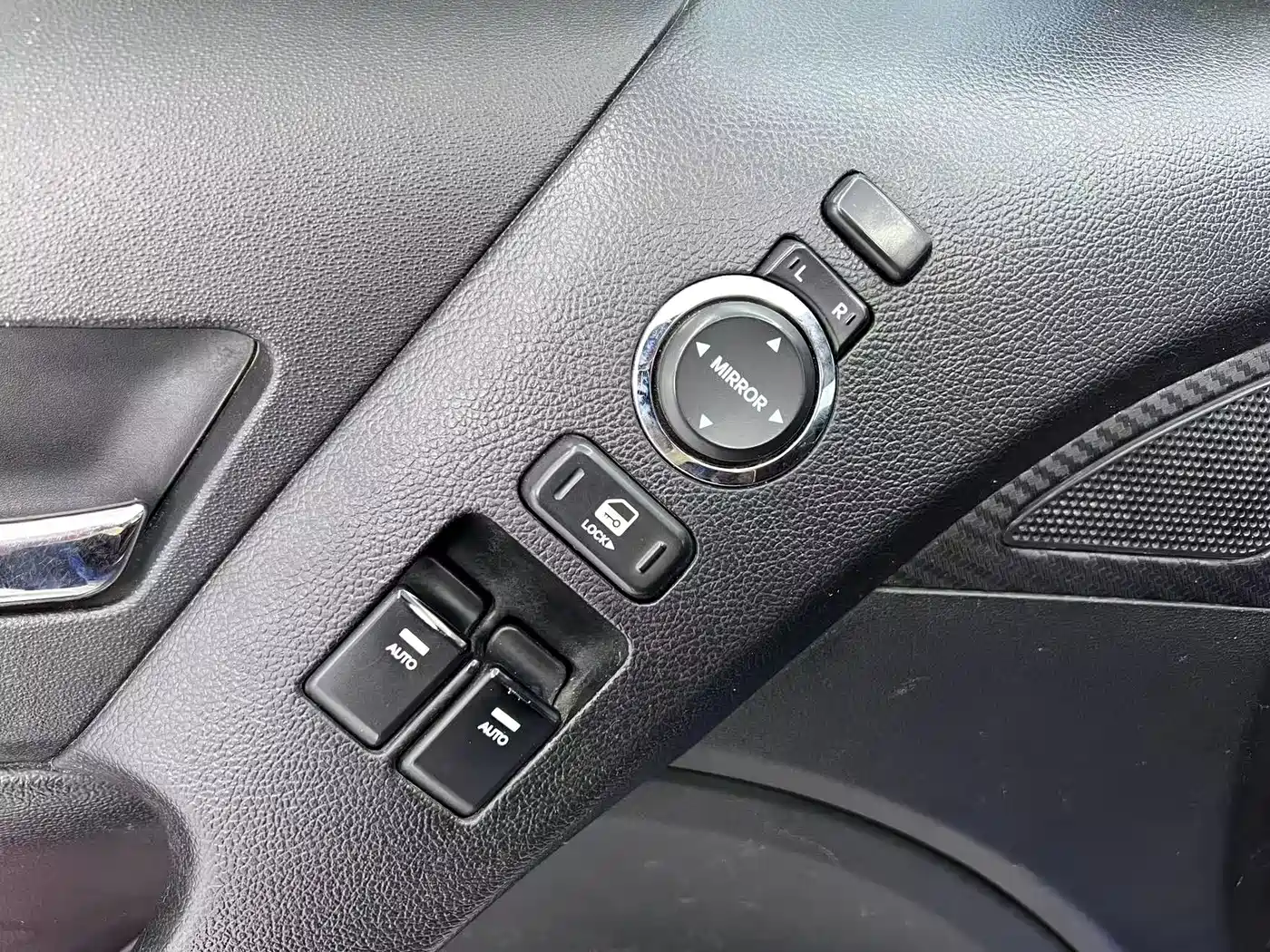 Hyundai Genesis Coupe 2009 2.0T Automatic Elegant Edition фото 14