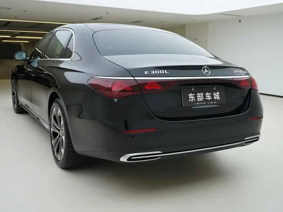 Фото 4 - Mercedes-Benz E-Class