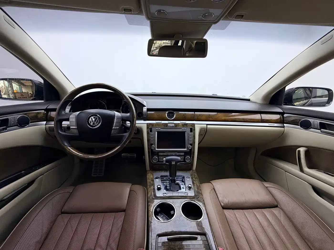 Volkswagen Phaeton 2011 3.6L V6 4-seat Long Wheelbase Individual фото 16