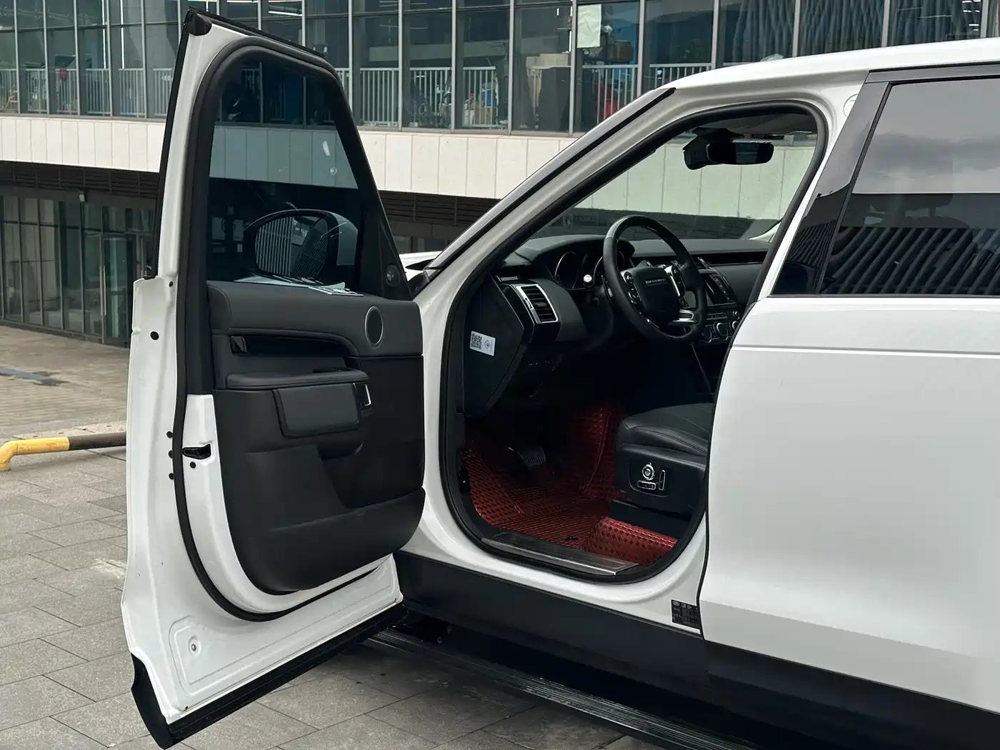 Land Rover Discovery 2017 3.0 SC V6 SE фото 9