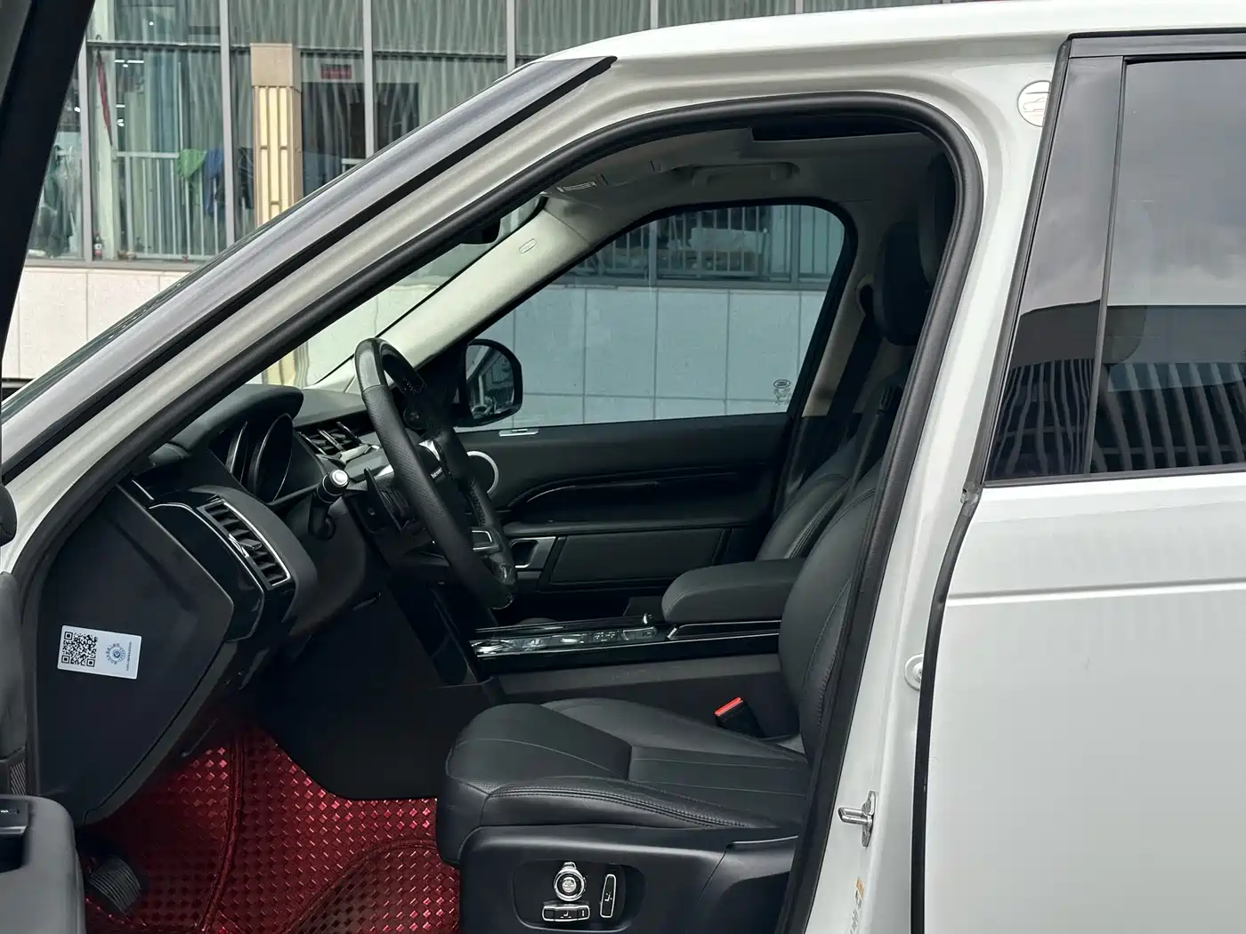 Land Rover Discovery 2017 3.0 SC V6 SE фото 10