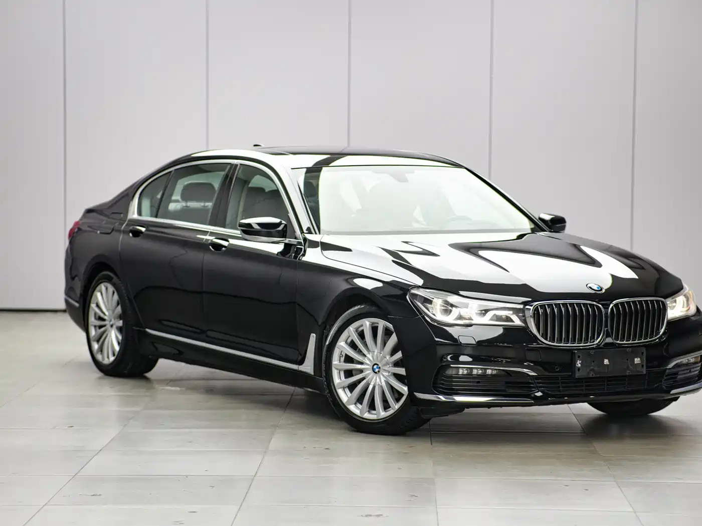 BMW 7 Series 2016 740Li Leading Edition фото 4
