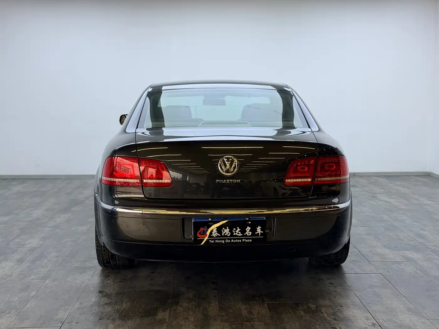 Volkswagen Phaeton 2011 3.6L V6 4-seat Long Wheelbase Individual фото 6