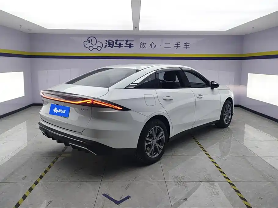 Geely Galaxy Galaxy L6 2025 EM-i 140km Voyage Edition фото 3