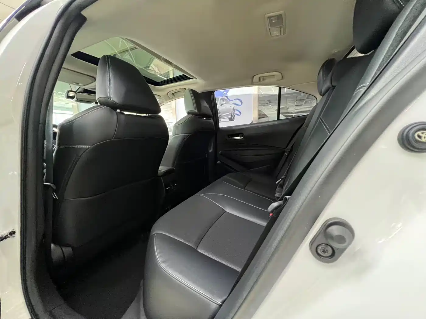 Toyota Corolla 2021 1.2T S-CVT Luxury Edition фото 7