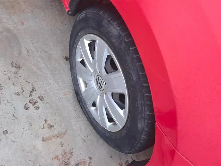 Volkswagen Polo 2011 1.4L Manual Joy Edition фото 6