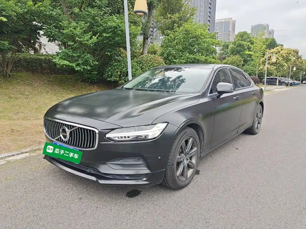 Фото 1 - Volvo S90