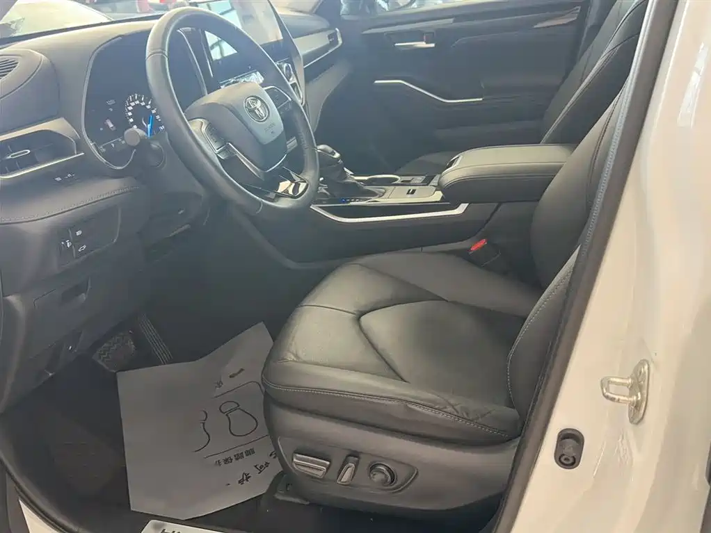 Toyota Highlander 2023 2.5L Smart Hybrid Dual Engine AWD Premium 7-Seater фото 12