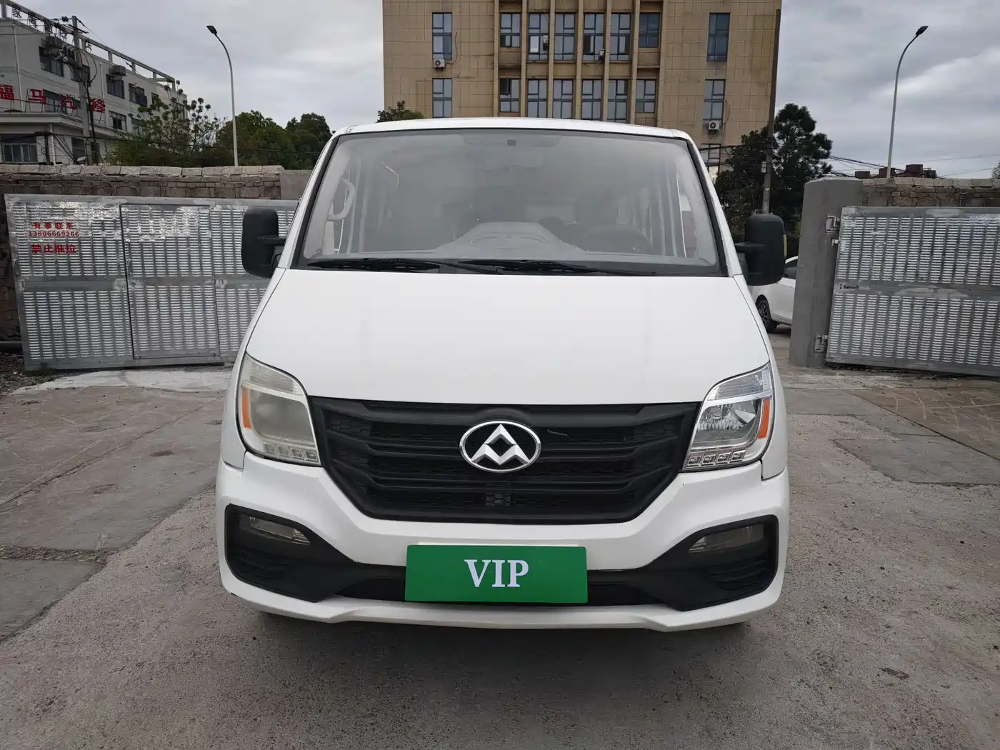 SAIC Maxus Xintu V80 2018 2.5T AMT Aoyun Short Wheelbase Ultra Low Roof 5-6-seater фото 2