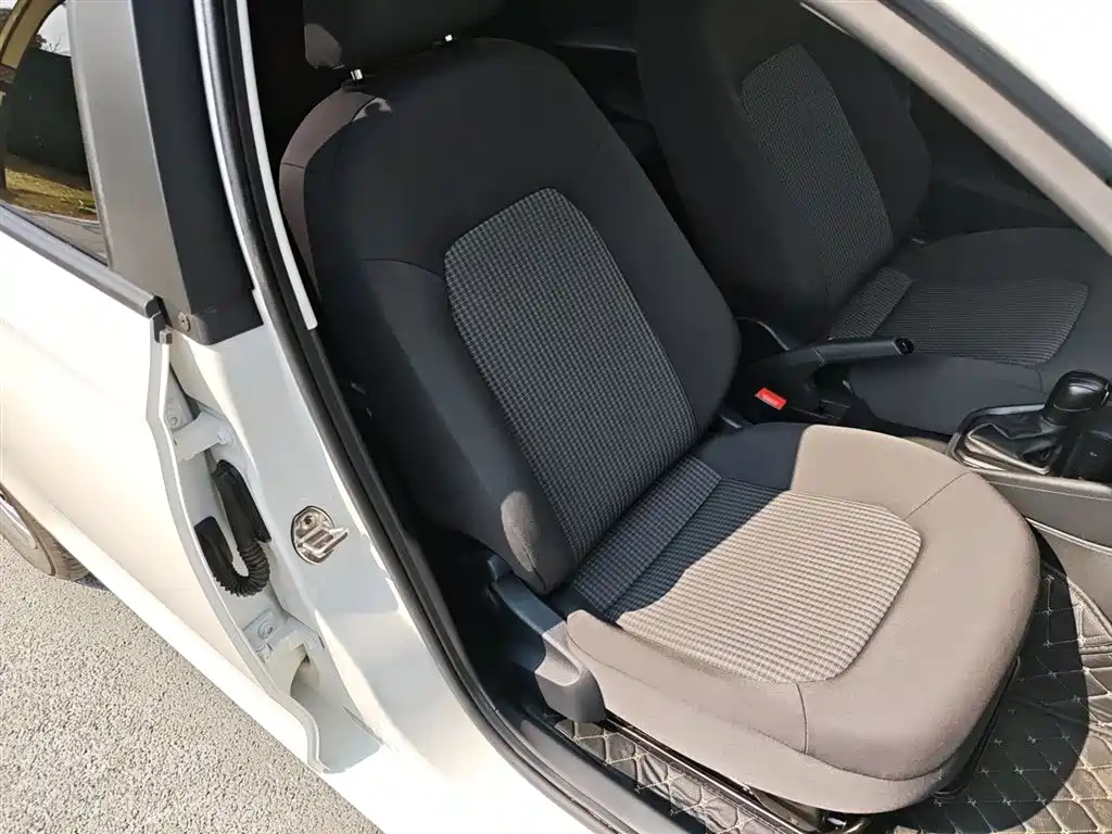 VOLKSWAGEN SANTANA