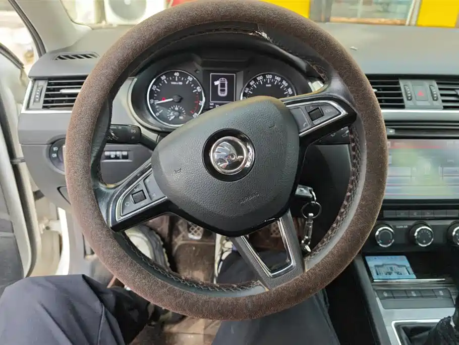 Škoda Octavia 2017 1.6L Manual Smart Edition фото 15