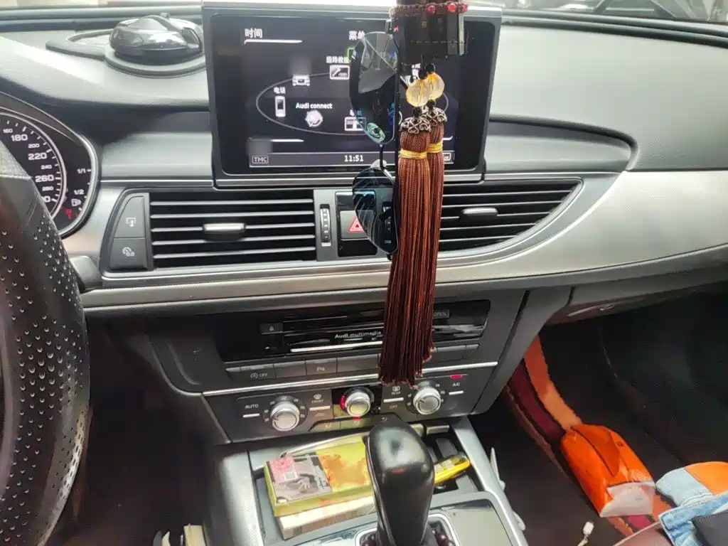 Фото 6 - Audi A6L