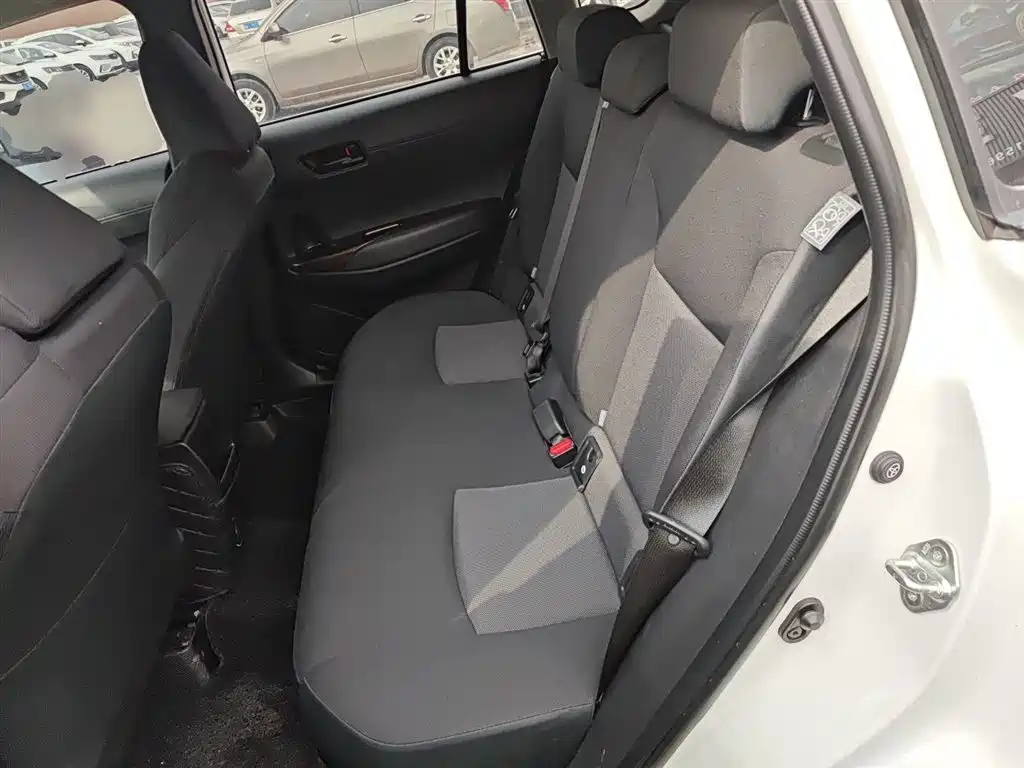 Toyota Frontlander 2023 2.0L CVT Leading Edition фото 13
