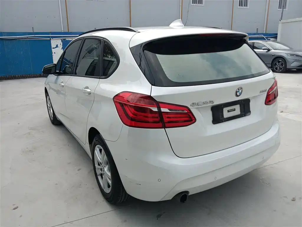 BMW 2 Series Touring 2016 218i Leading фото 23