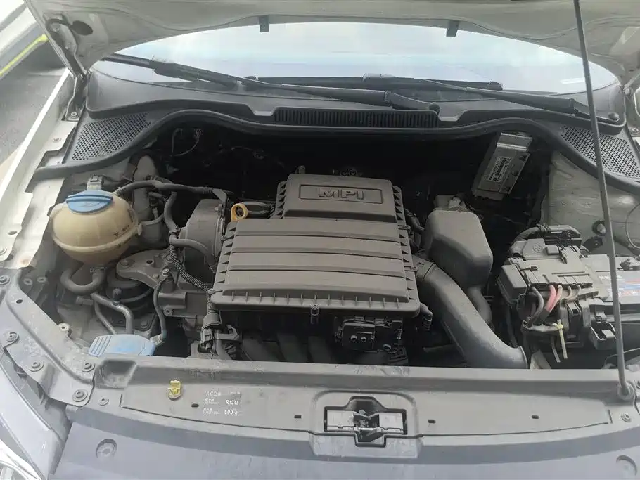 Volkswagen Polo 2016 1.4L Automatic Trend фото 9