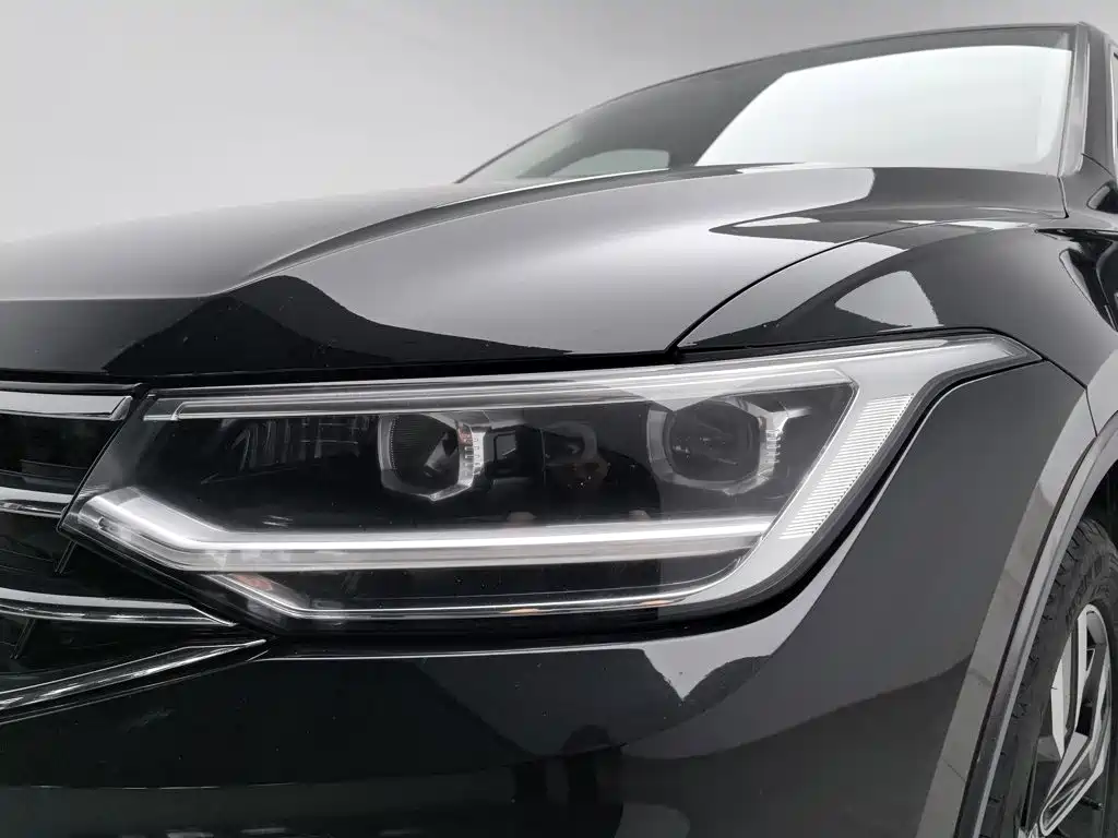 Фото 7 - Volkswagen Tiguan L