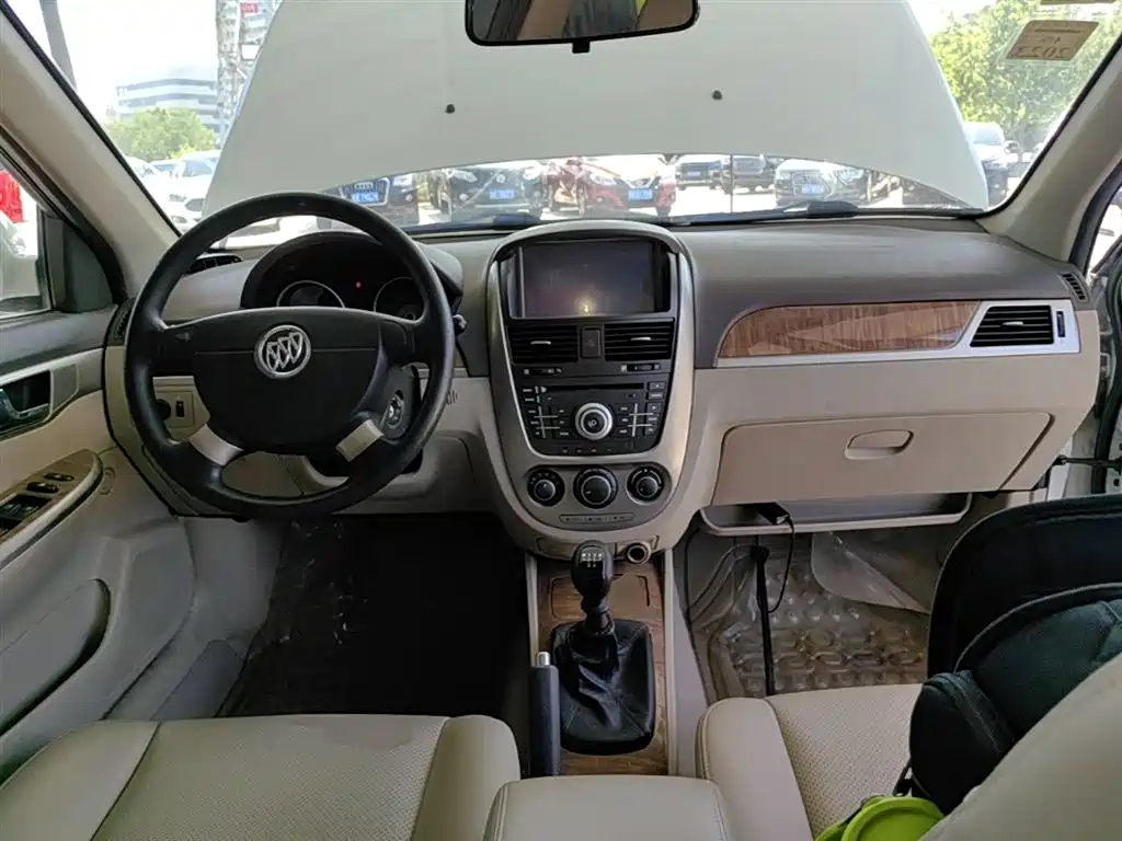 Buick Excelle 2015 1.5L Manual Classic фото 10
