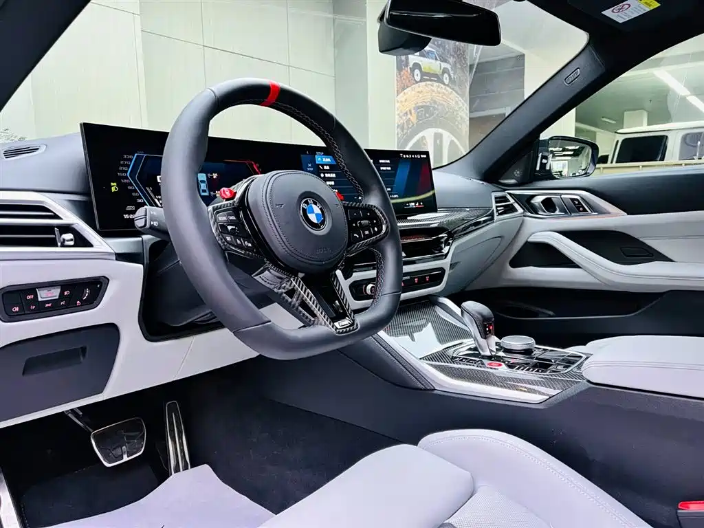 BMW M4 2024 BMW M4 Coupe M xDrive Competition фото 8