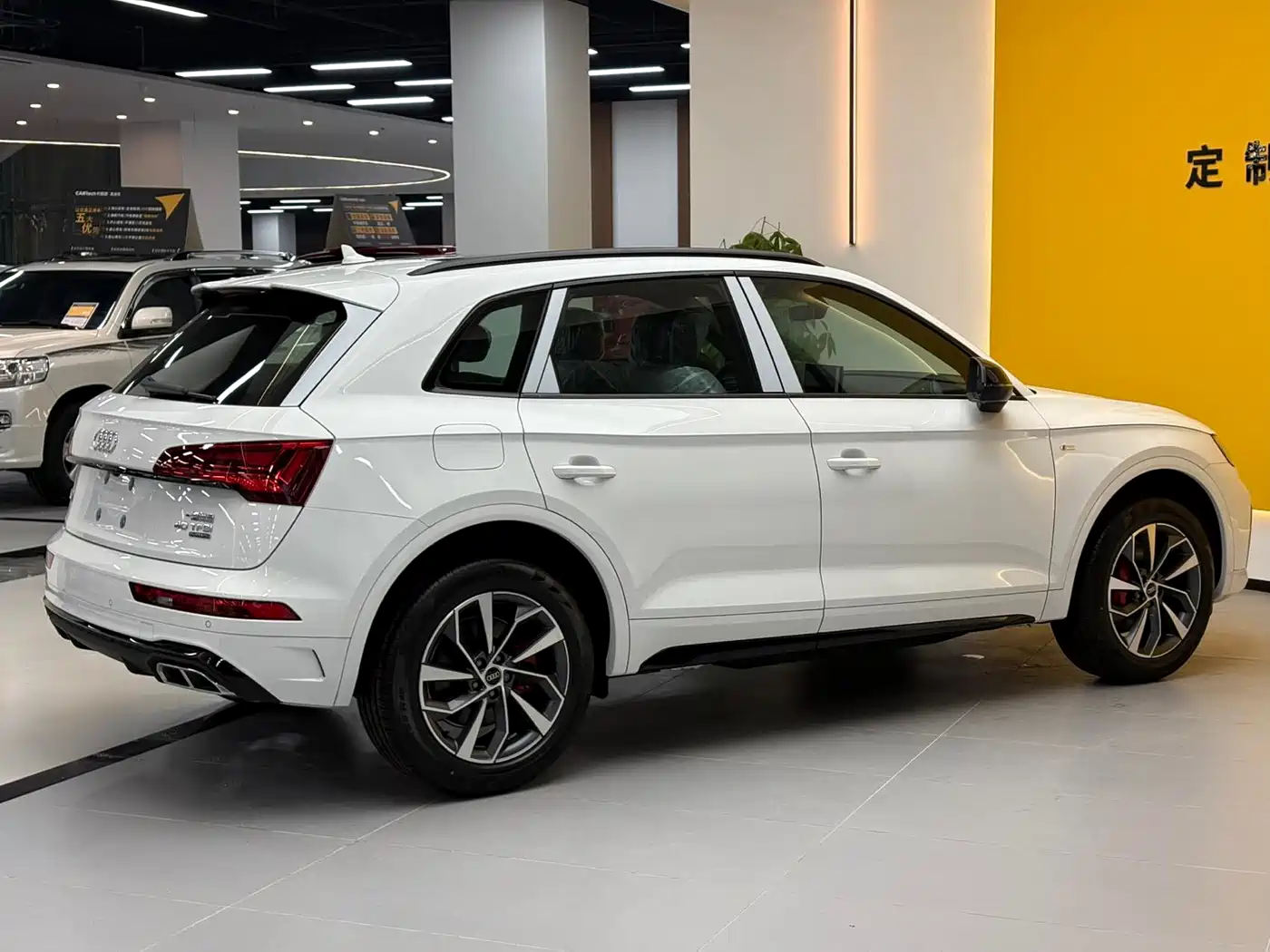 Audi Q5L 2024 Model 40 TFSI Luxury Dynamic фото 7