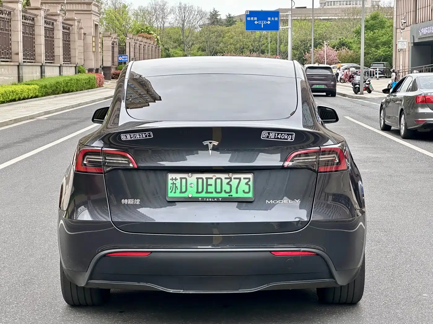 TESLA MODEL Y