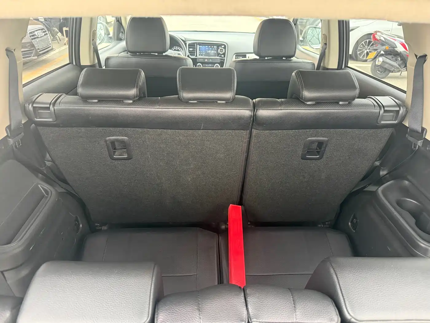 Mitsubishi Outlander (Import) 2014 2.4L 4WD Luxury Value Edition 7-seater фото 6