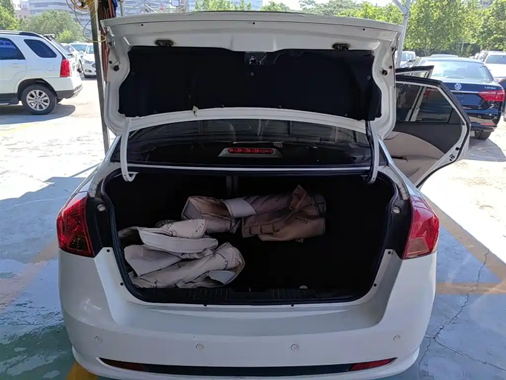 Buick Excelle 2015 1.5L Manual Classic фото 19