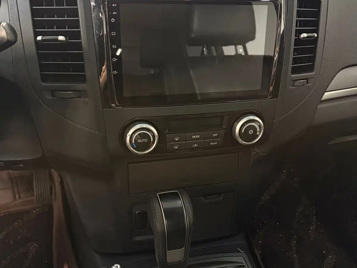 Mitsubishi Pajero (Import) 2012 2012 3.0L Luxury Edition