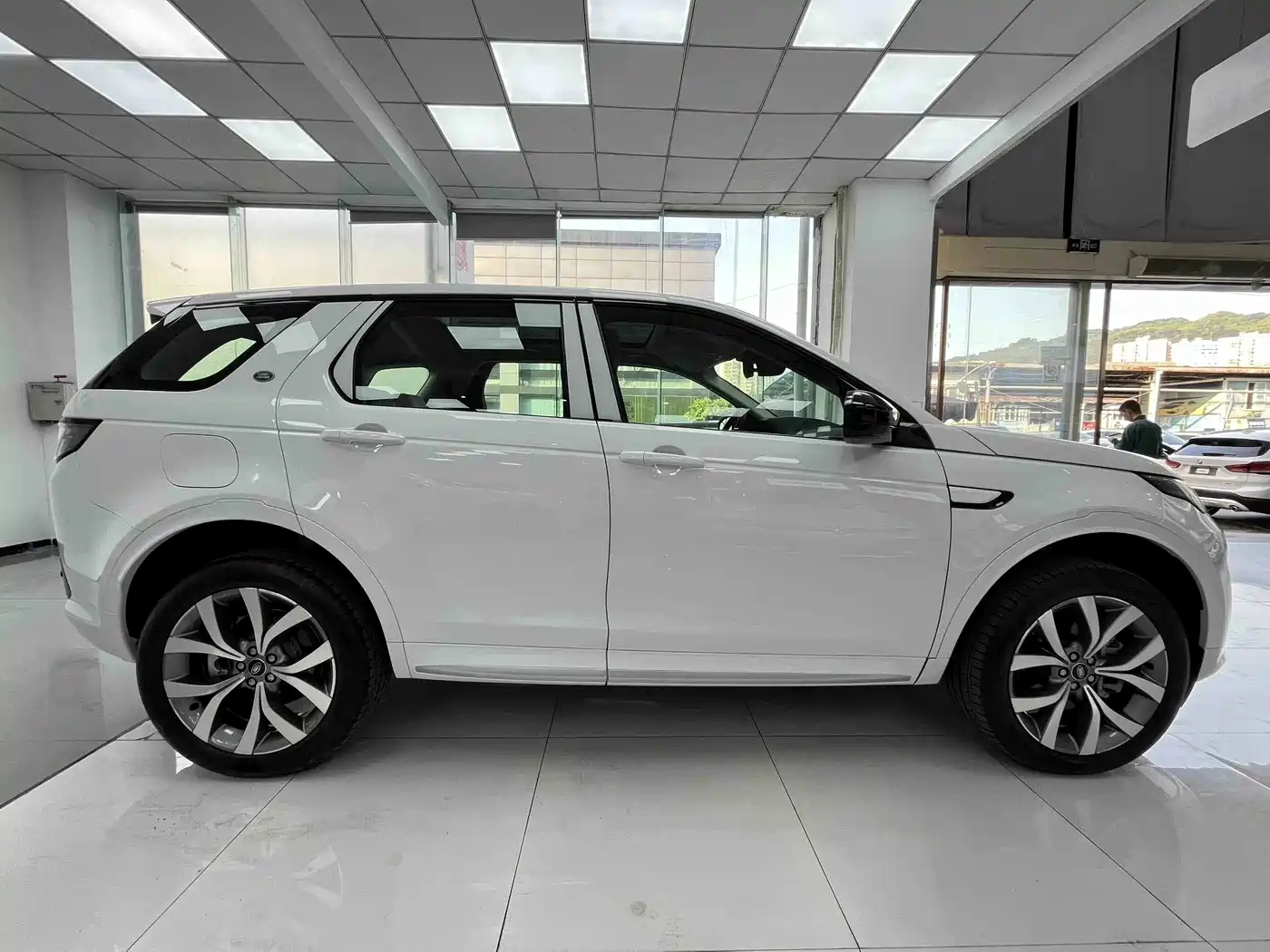 LAND ROVER DISCOVER SPORTS