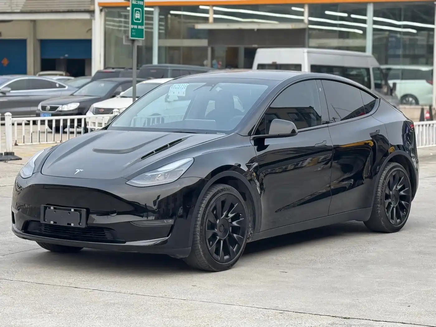 TESLA MODEL Y