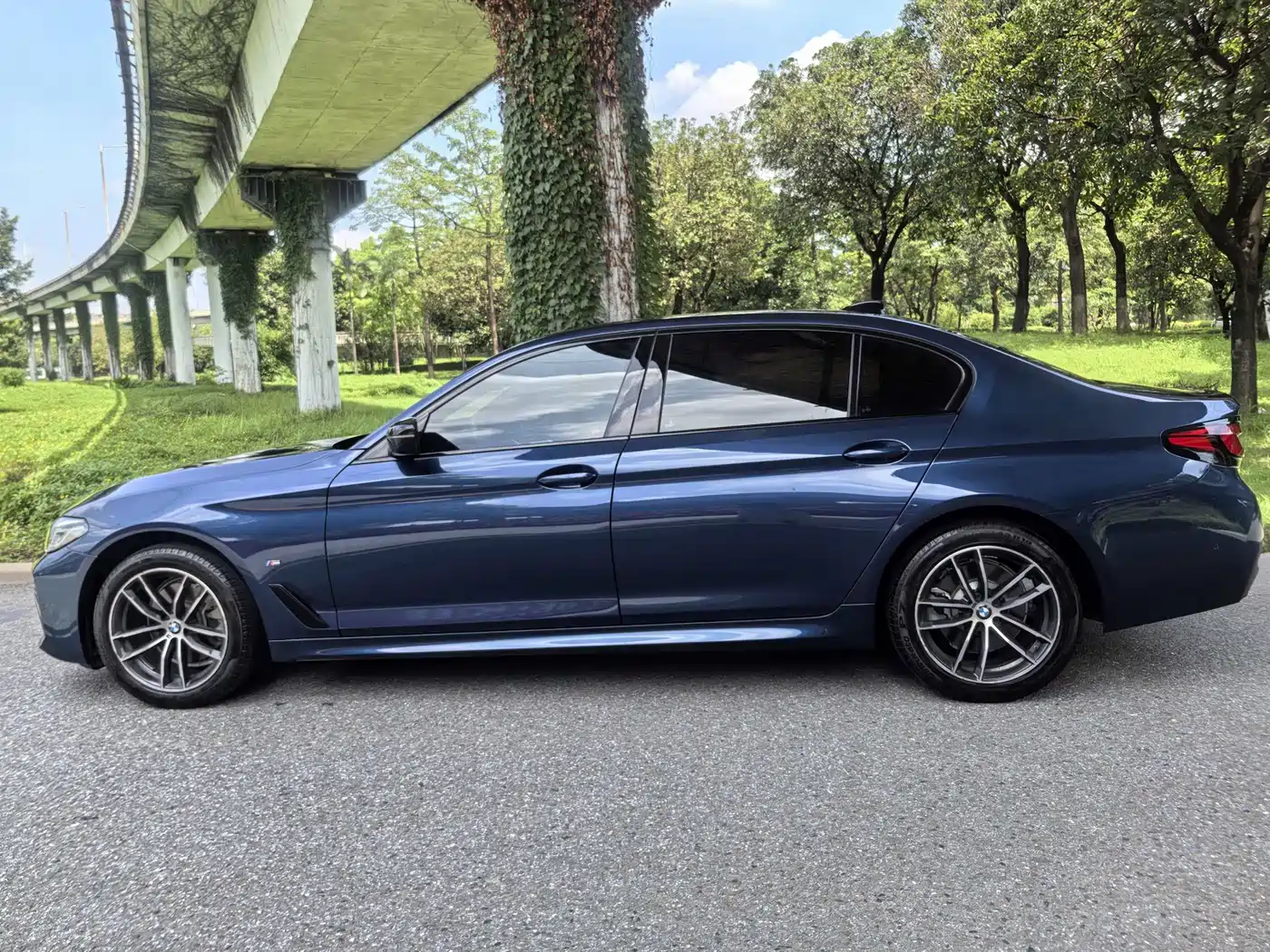 BMW 5 Series 2021 525Li M Sport Package фото 7