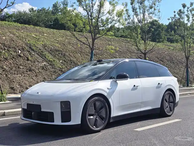  Li Auto Li Auto i6 2025 2WD Base Model