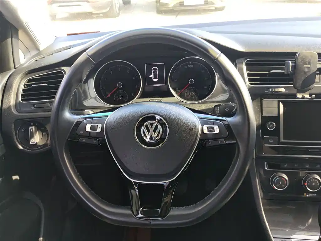 Volkswagen Golf 2018 230TSI Automatic Luxury фото 3