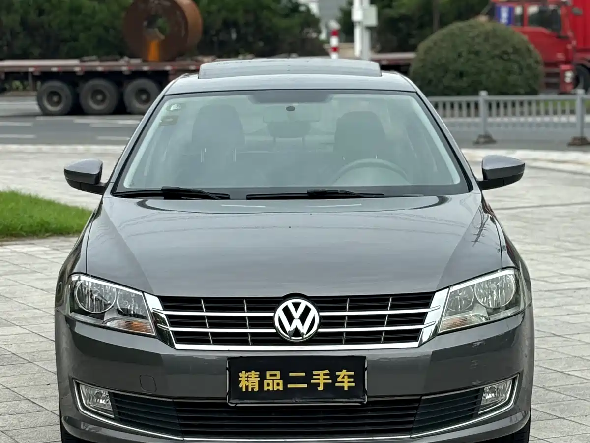 Volkswagen Lavida 2013 Facelift Classic 1.6L Automatic Comfort фото 2