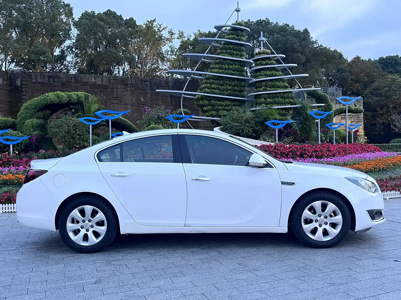 Photo 9 - Buick Regal