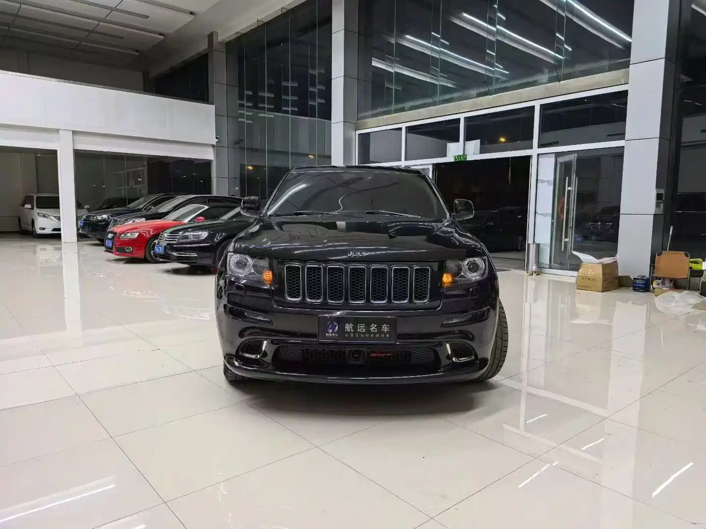صورة 2 - Jeep Grand Cherokee SRT