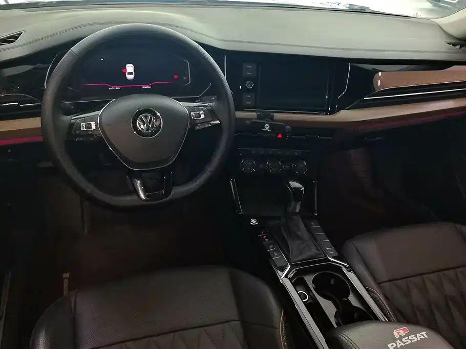 Volkswagen Passat 2019 330TSI Luxury Edition China VI фото 12