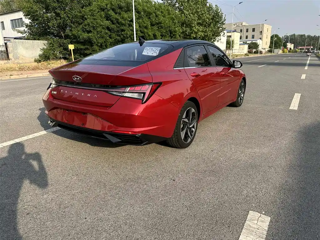Hyundai Elantra 2021 1.5L CVT LUX Premium Edition фото 6