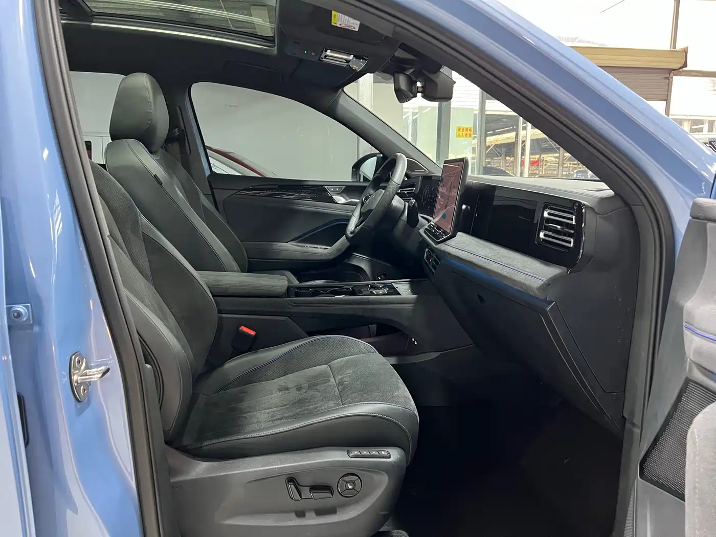 Volkswagen Tiguan L 2024 PRO 380TSI AWD R-Line Intelligent Leader Edition фото 23