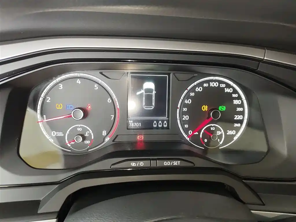 VOLKSWAGEN POLO